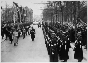Sittings: HITLER/LEIBSTANDARD