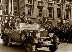 Seyss: Hitler meets with great joy the population standing