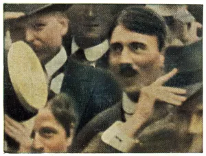 Odeonsplatz: HITLER/MUNICH CROWD/1914