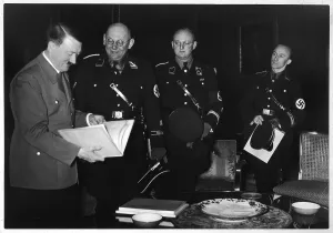 Stuewe: HITLER/RECEPTION/1937
