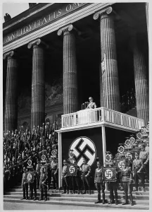 Highpoint: HITLER SPEAKS/STAATSAKT