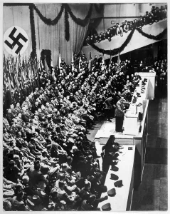 Stateless: HITLER/SPORTPALAST