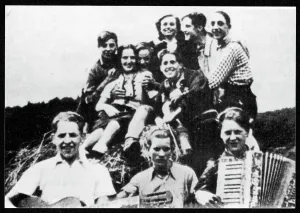 Accordion: HITLER YOUTH GROUP