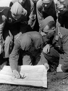 Learn: Hitler Youth members at an orientation excercise, 16.09.1943