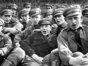 Singen: Hitler Youth singing