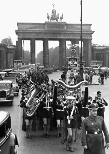 Lied: HJ ceremony at the memorial in Berlin, 1937