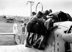 Tante: HJ-members on an airfield of the Luftwaffe, 1941