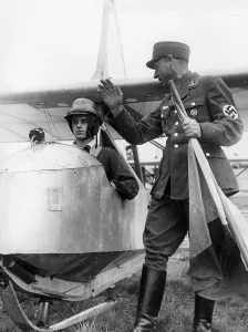 Nsfk: HJ members during gliding lesson in Trebbin, 1940