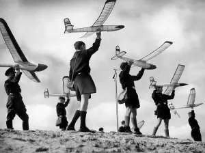 Aerodrome: HJ-members launch model airplanes in Trebbin