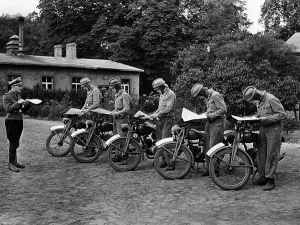 Licenses: HJ training of motorcyclists, 1942