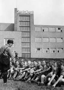 Jugend: HJ-training before a trip to Italy, 1937