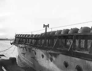 Cruisers: HMS Aurora, British light cruiser with mines, WW1