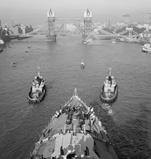 Foredeck: HMS Belfast and Tower Bridge