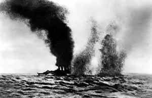 Brimingham: HMS Birmingham under fire, 1916