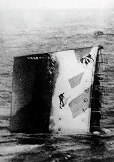 Sinks: HMS Grenville sinks in the Channel, 1940
