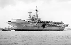Falklands: HMS Hermes R12