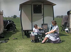 Chilling: HOLIDAY CARAVAN