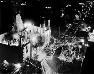 Lcgr2003: Hollywoods Graumans Chinese, flooded with