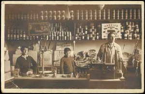 Grocers: HOLMES GROCERY SHOP
