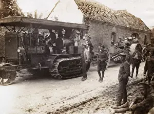Holt: Holt tractor transporting heavy artillery, WW1