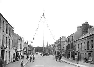 Maypole: Holywood