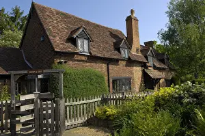 Englishwomen: Home of Anne Hathaway