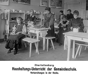 Housekeeping: Home economics lessons in a community school, 1905