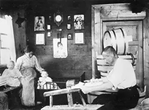 Bernauer: Home workers during the production of handmade paper, 1907