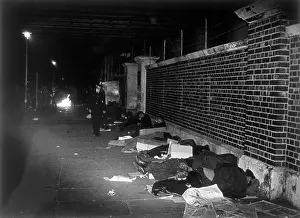 Sleepers: HOMELESS SLEEP IN STREET