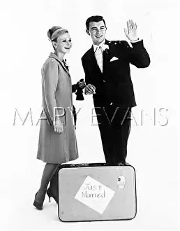 Honeymooning: HONEYMOONING COUPLE