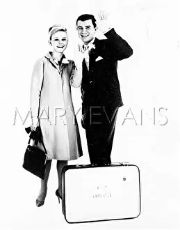 Honeymooning: HONEYMOONING COUPLE
