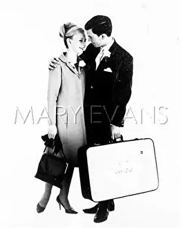 Honeymooning: HONEYMOONING COUPLE