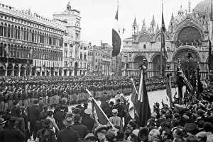 Fascista: Honorary formation for Achille Starace on St. Mark's Square