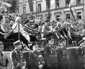 Gall: Honorary stand during procession, Odeon Platz, Munich