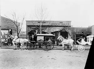 Undertaker: Horses and carriages in front of funeral ?