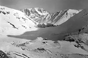 Hospice: Hospice of the Great St Bernard in the snow
