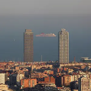 Inigo: Hotel Arts (right) and Torre Mapfre (left), Barcelona, Spain