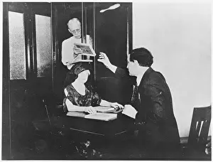 Houdini: HOUDINI EXPOSES TRICK
