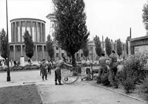 Barbwire: House of Broadcasting in Berlin sealed off by British troops