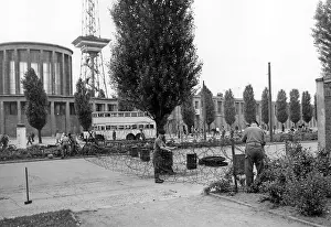 Barbwire: House of Broadcasting in Berlin sealed off by British troops