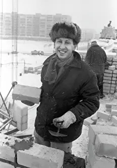Engaged: House building in Kirov, 1990