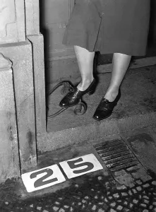 Visibility: House number on the ground in Berlin, 1940