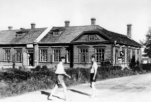 Shirtless: House occupied by the Wehrmacht on the eastern front, 1941