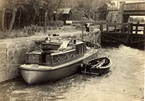 Medusa: Houseboat on the River Medway