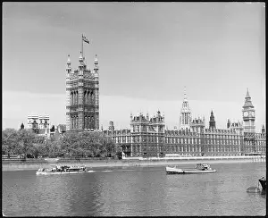 Gerald Wilson Collection: HOUSES OF PARLIAMENT