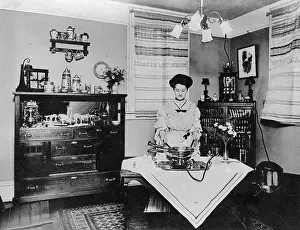 Heated: Housewife, 1907