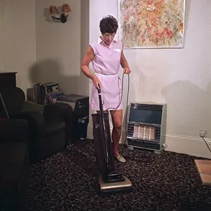 Vacuuming: HOUSEWIFE VACUUMING