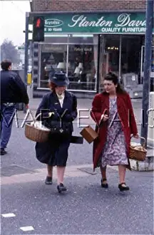 Hymers: HOUSEWIVES 1940S