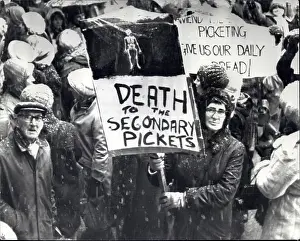 Picketing: Housewives of Bury demonstrate against secondary picketing