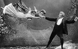 Revue: Hovering women in a vaudeville, around 1905